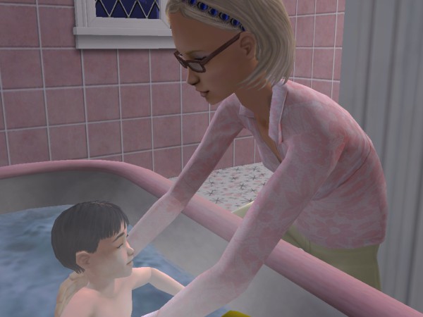 Lauren bathes Marlee